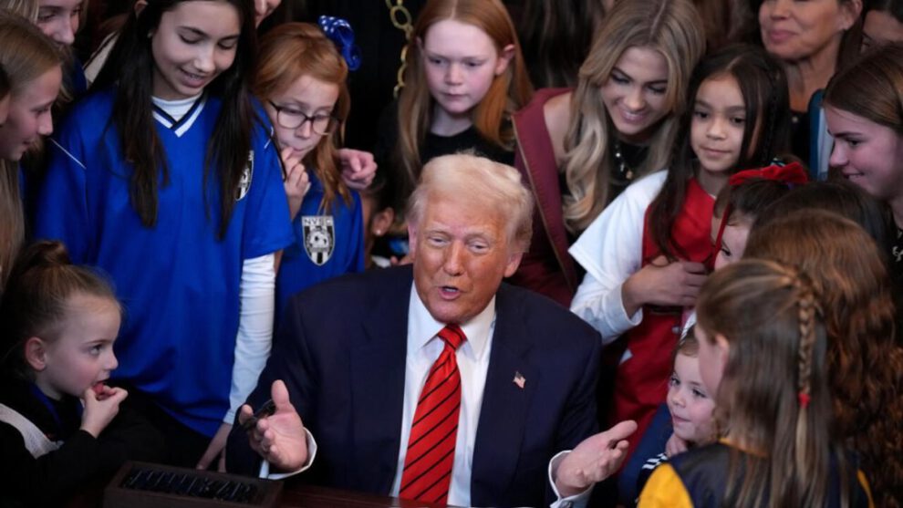 Trump orden ejecutiva atletas trans en competiciones femeninas