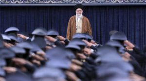 Khamenei critica negociaciones con EE.UU. durante acto en Teherán