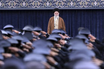 Khamenei critica negociaciones con EE.UU. durante acto en Teherán