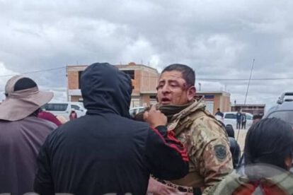 Turba ataca a militares en Patacamaya