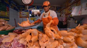 Aumento de precios de productos esenciales como carne de pollo