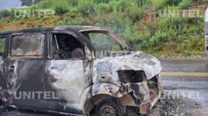 Incendio vehículo embutidos en la ruta Cochabamba-Santa Cruz