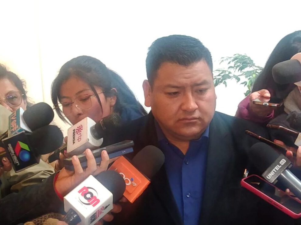 Senador Santos Ramos pide evitar movilizaciones y esperar el debate del contrato de litio