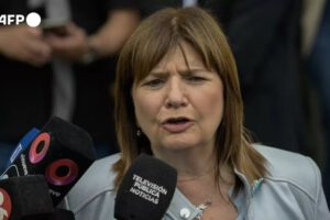 Construcción de cerca en la frontera entre Argentina y Bolivia