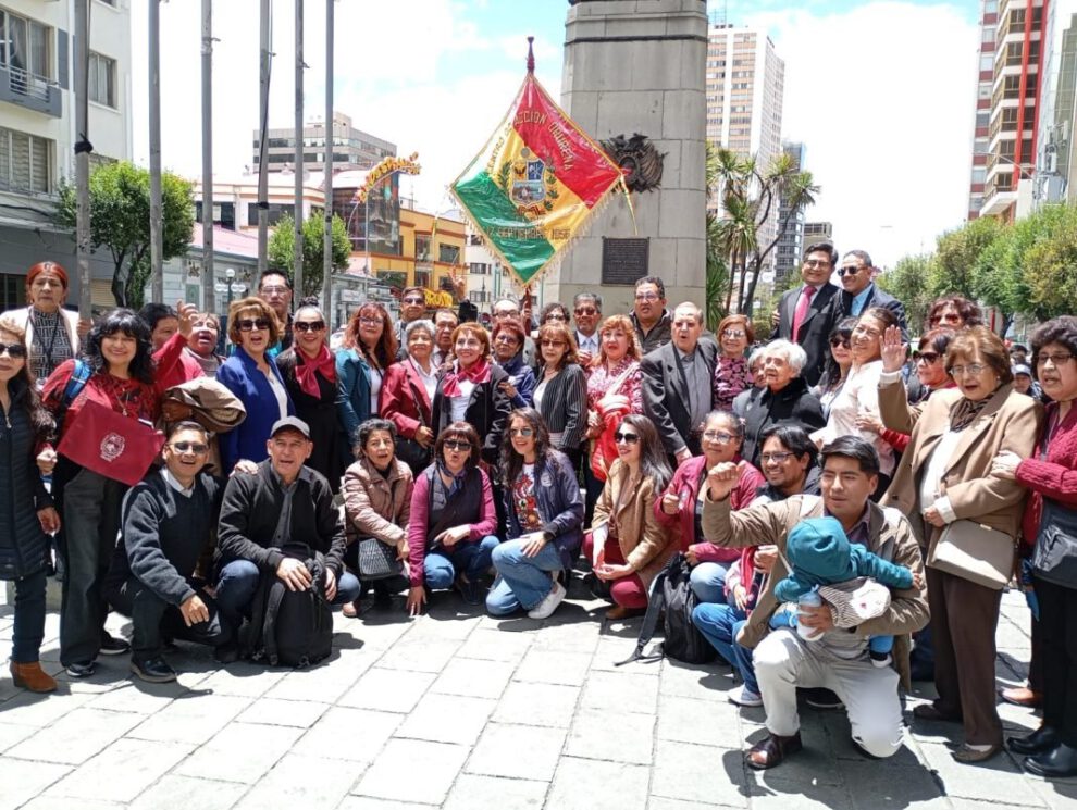 Homenaje de residentes orureños en La Paz por la Revolución del 10 de Febrero