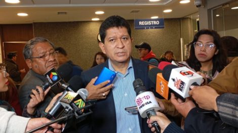 Derogación de artículo confiscatorio por el senador Luis Adolfo Flores