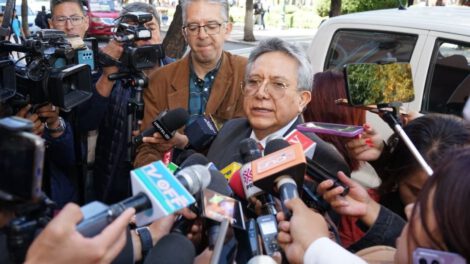 Gobierno y empresarios acuerdan suspender disposición confiscatoria temporalmente