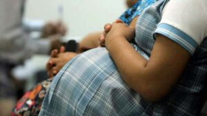 menor embarazada en estado de salud complicado