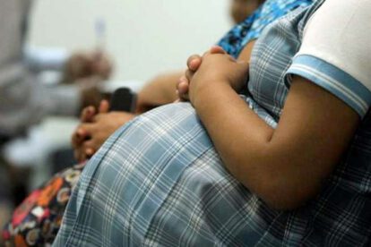 menor embarazada en estado de salud complicado