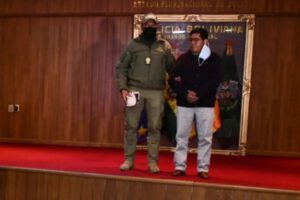 Rafael Alcón regresa a prisión tras revocación judicial