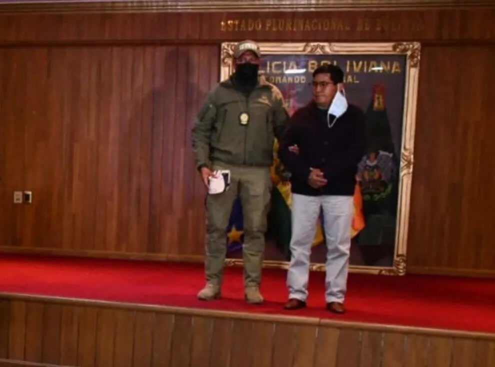 Rafael Alcón regresa a prisión tras revocación judicial