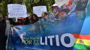 Protesta contra contratos de litio en La Paz