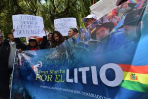 Protesta contra contratos de litio en La Paz
