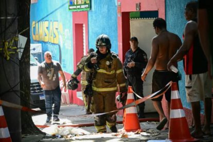 Incendio en fábrica de disfraces en Río