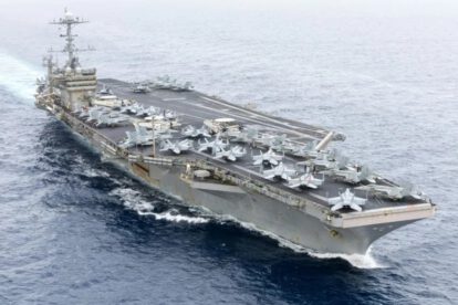 Portaaviones estadounidense colisiona con buque mercante en el Mediterráneo