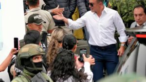 Daniel Noboa reestructura su gabinete tras elecciones presidenciales inciertas