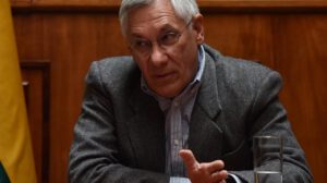 Rodríguez Veltzé cuestiona contratos de litio