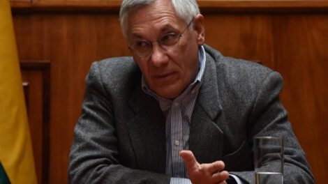 Rodríguez Veltzé cuestiona contratos de litio