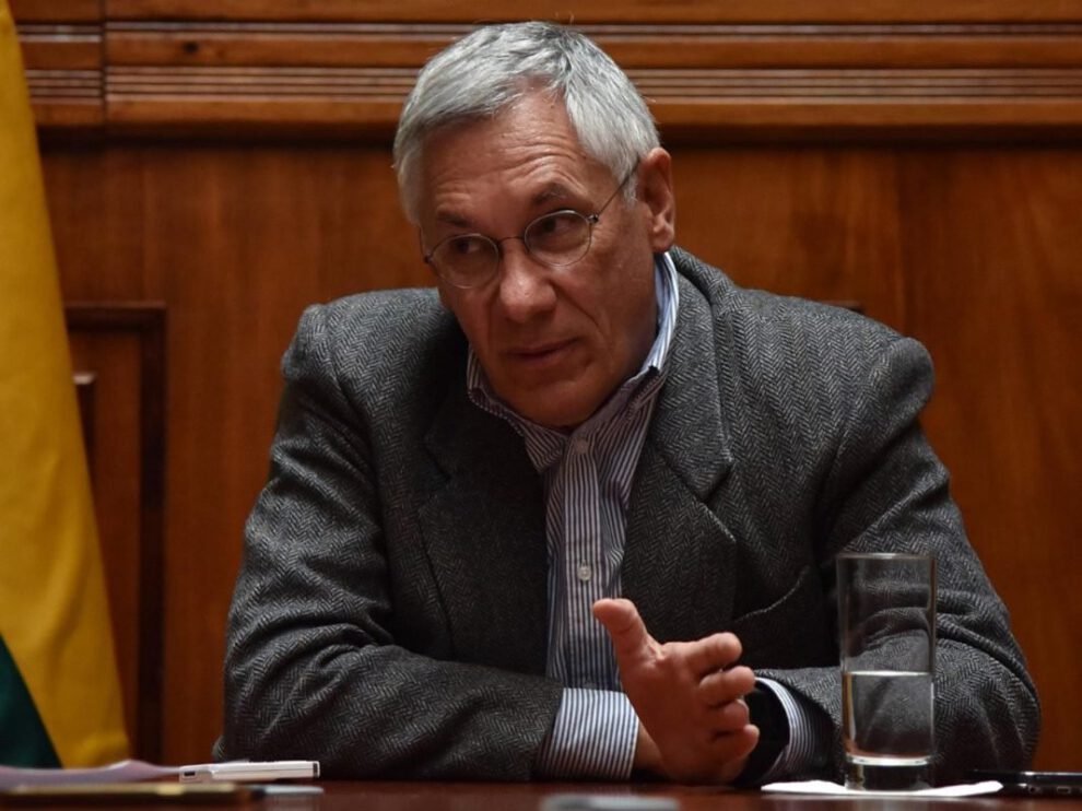 Rodríguez Veltzé cuestiona contratos de litio