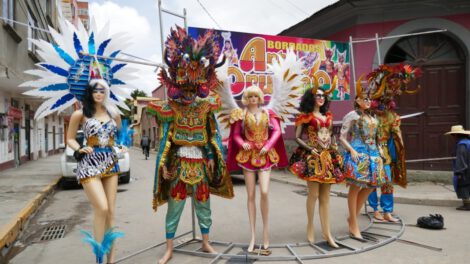 Carnaval de Oruro 2025 en la calle La Paz