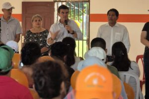 Rodrigo Paz inaugura casa de campaña en el Plan Tres Mil