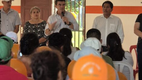 Rodrigo Paz inaugura casa de campaña en el Plan Tres Mil