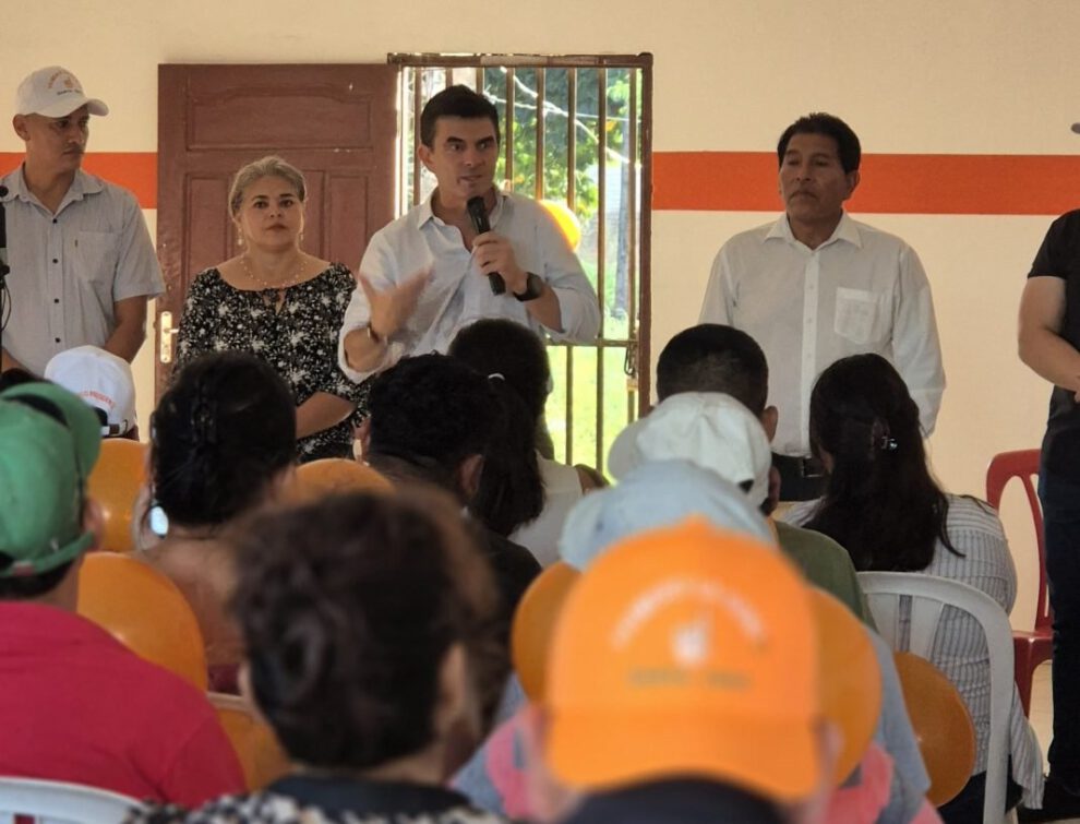Rodrigo Paz inaugura casa de campaña en el Plan Tres Mil