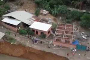 Desborde del río Azirumarca en Monte Canto, Cochabamba