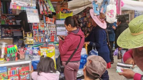Aumento de precios en materiales escolares en Oruro