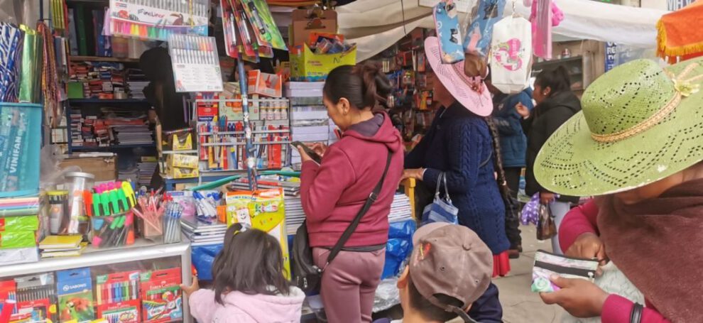 Aumento de precios en materiales escolares en Oruro