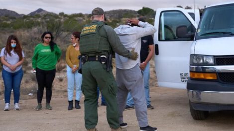 Baja de cruces migratorios en la frontera sur de EE.UU.