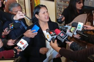 Elena Pachacute denuncia falta de transparencia en encuentro multipartidario
