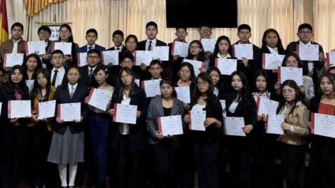Inglés Yes! beneficia a estudiantes en Oruro