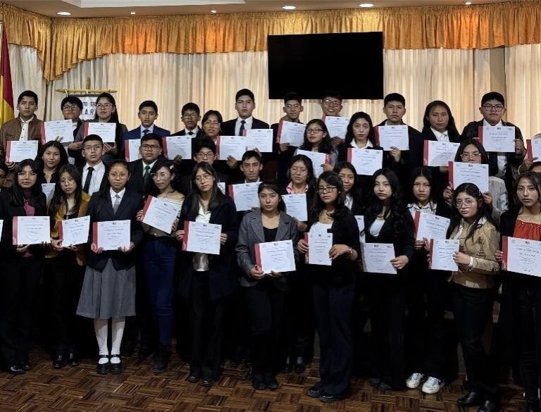 Inglés Yes! beneficia a estudiantes en Oruro