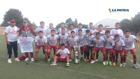 CDT Real Oruro Sub-19 prueba jugadores para el torneo