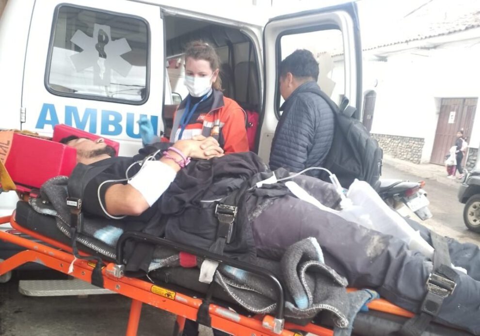 Atención médica a turista francés en Bolivia
