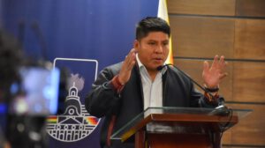 El senador Loza vincula asesinato de capitán de Policía con el Gobierno