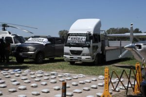 Detención de bolivianos con marihuana por la Fuerza Especial de Lucha Contra el Narcotráfico