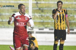 Copa de Verano entre FC Universitario y The Strongest