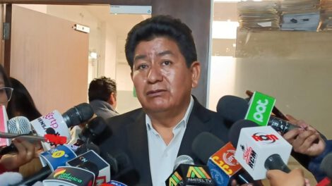 Ministro Montaño defiende a BoA y atribuye críticas a razones políticas