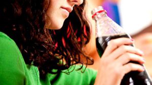 Prohibición de gaseosas en escuelas de Warnes