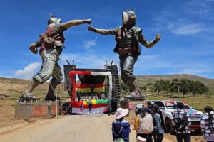 Inauguración del Monumento al Tinku en Chayanta