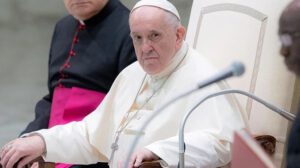 El Papa Francisco presenta mejoría tras neumonía bilateral
