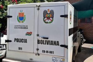 Mujer ataca con cuchillo a su pareja en Cochabamba
