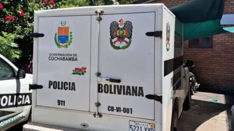 Mujer ataca con cuchillo a su pareja en Cochabamba