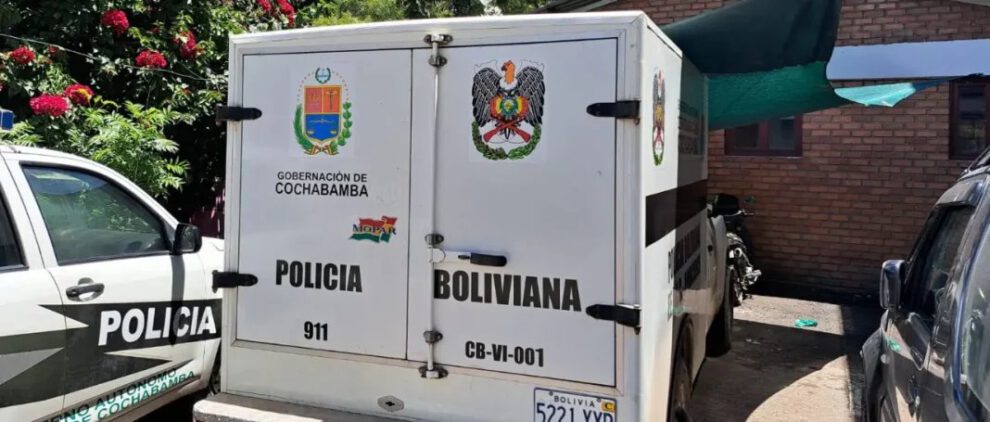 Mujer ataca con cuchillo a su pareja en Cochabamba