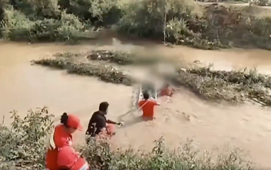 Búsqueda de hermanos arrastrados por la corriente del río