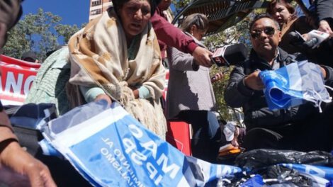 Renuncia al MAS por seguidores de Evo Morales