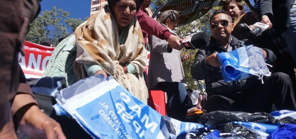 Renuncia al MAS por seguidores de Evo Morales