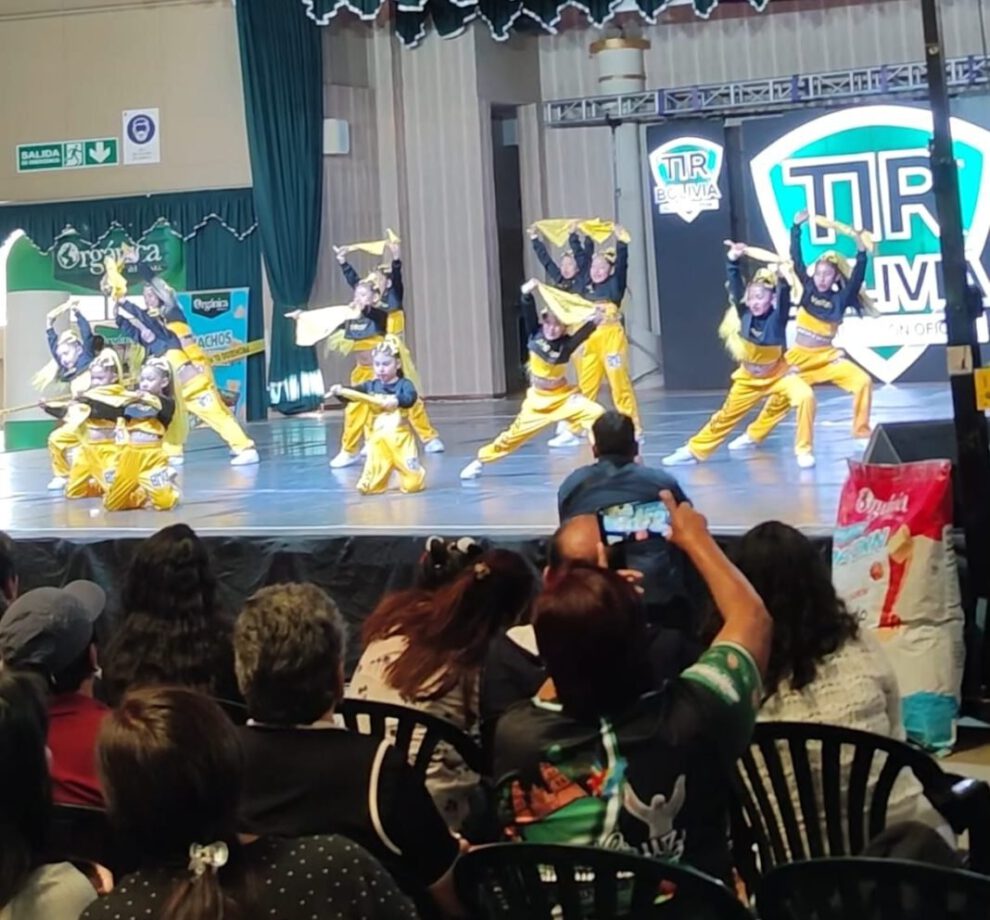 Niñas representan a Bolivia en el Torneo Internacional de Reggaetón